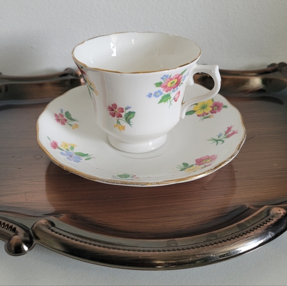 Vintage Vale Tea Cup and Saucer - Picture 1 of 6
